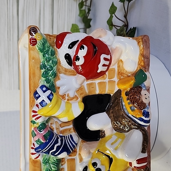 Vintage Mars M&Ms Candy Fireplace Christmas Planter - Picture 3 of 9